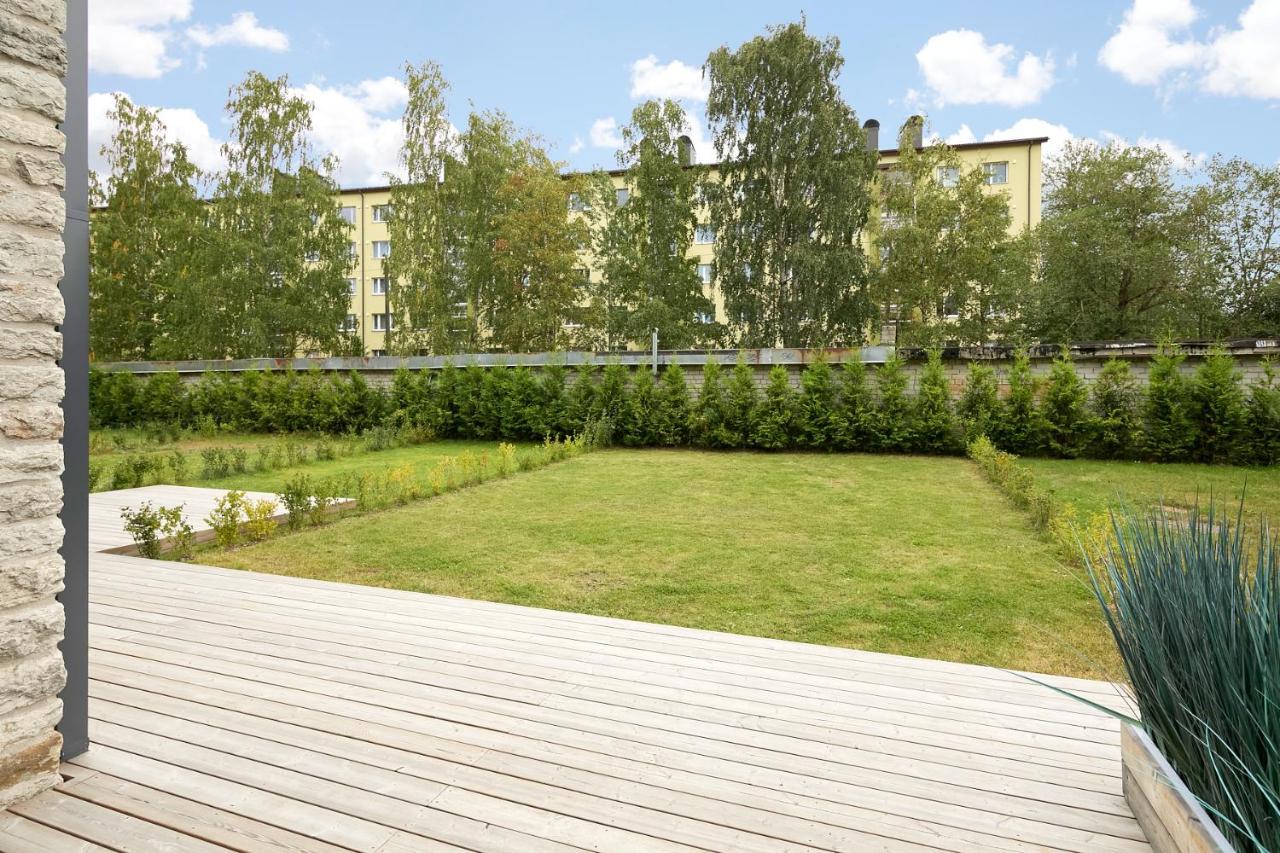 High Ceiling Loft With Its Own Backyard And A Terrace Apartman Tallinn Kültér fotó